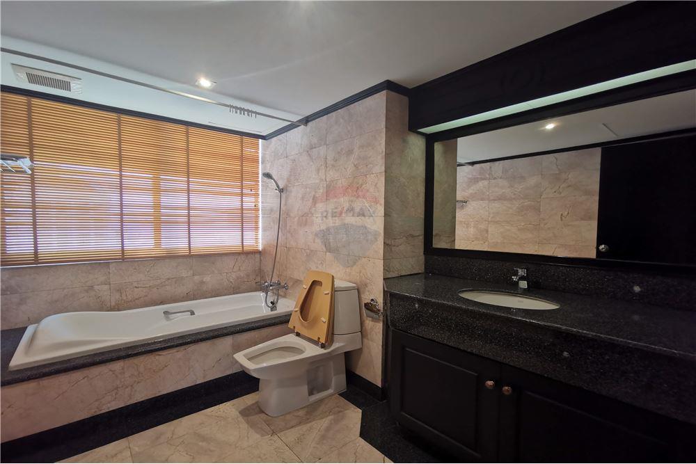 Lake Avenue condo for rent at Sukhumvit 16
